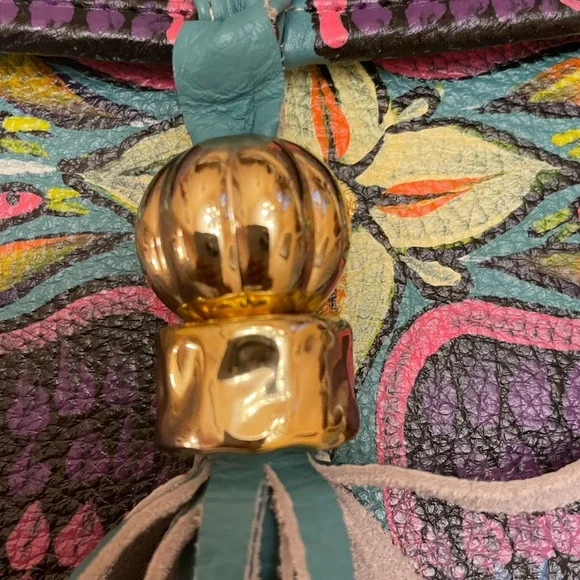 Artisan made hand painted leather backpack - Picture 3 of 10